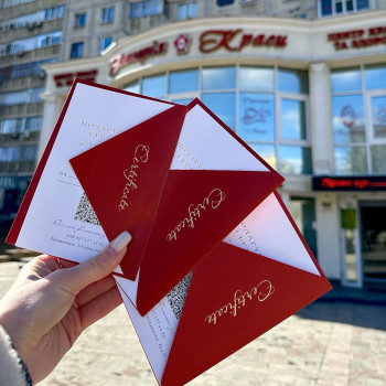 Подарунковий сертифікат «Імперія краси» 🎁 Подаруйте не просто подарунок, а час для себе, здоров’я, красу та турботу. Сертифікат можна оформити на бажану суму або обрану процедуру — масаж, SPA, догляд за тілом, косметологію та інші послуги нашого Центру.