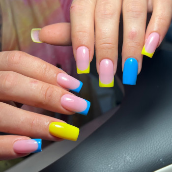 Нарощення нігтів
