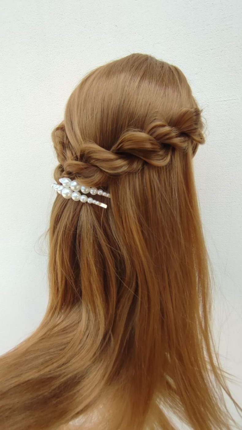 Стрижка на довге волосся плетіння укладка, фото - Брейдер Ally Hairart