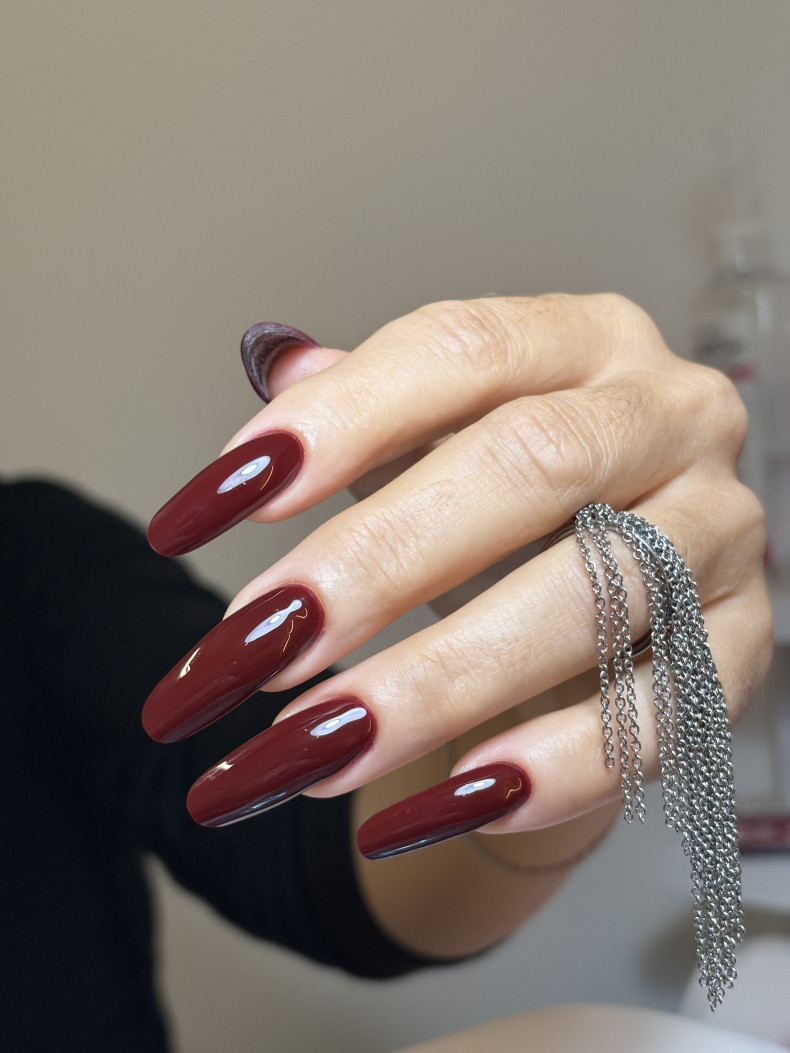 Бордовий манікюр на довгі нігті темний, фото - Нігтьова студія London Beauty Hub