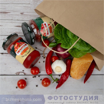 Фудзйомка (фуд-фотографія) для виробника ТОМАТІНО — це професійне мистецтво зйомки їжі, страв та напоїв, головна мета якого — передати текстуру, свіжість та викликати апетит у глядача. Якісний візуальний контент безпосередньо впливає на продажі, тому є ключовим інструментом для ресторанів, служб доставки, брендів продуктів харчування та фуд-блогерів. 70 видів малюнків ПВХ фонів.