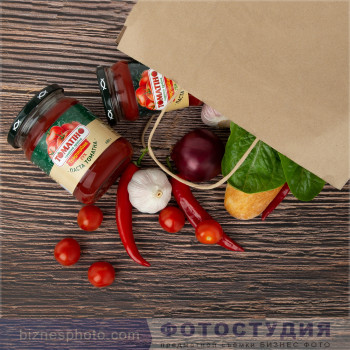 Фудзйомка (фуд-фотографія) для виробника ТОМАТІНО — це професійне мистецтво зйомки їжі, страв та напоїв, головна мета якого — передати текстуру, свіжість та викликати апетит у глядача. Якісний візуальний контент безпосередньо впливає на продажі, тому є ключовим інструментом для ресторанів, служб доставки, брендів продуктів харчування та фуд-блогерів. В наявності 70 видів малюнків ПВХ фонів.