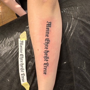 Тату леттерінг,