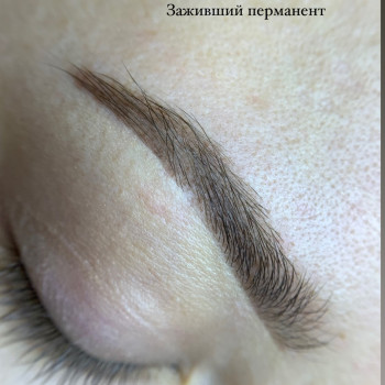 У кожній роботі враховую природну форму брів, особливості обличчя та побажання клієнта. Моє завдання — підкреслити вашу природну красу так, щоб результат виглядав максимально натурально та гармонійно після загоєння. Якщо давно хочеться скоригувати форму, додати виразності або просто зробити брови більш доглянутими — буду рада підібрати оптимальний варіант саме для вас.