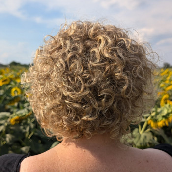 Біозавивка освітленого волосся,блонду
