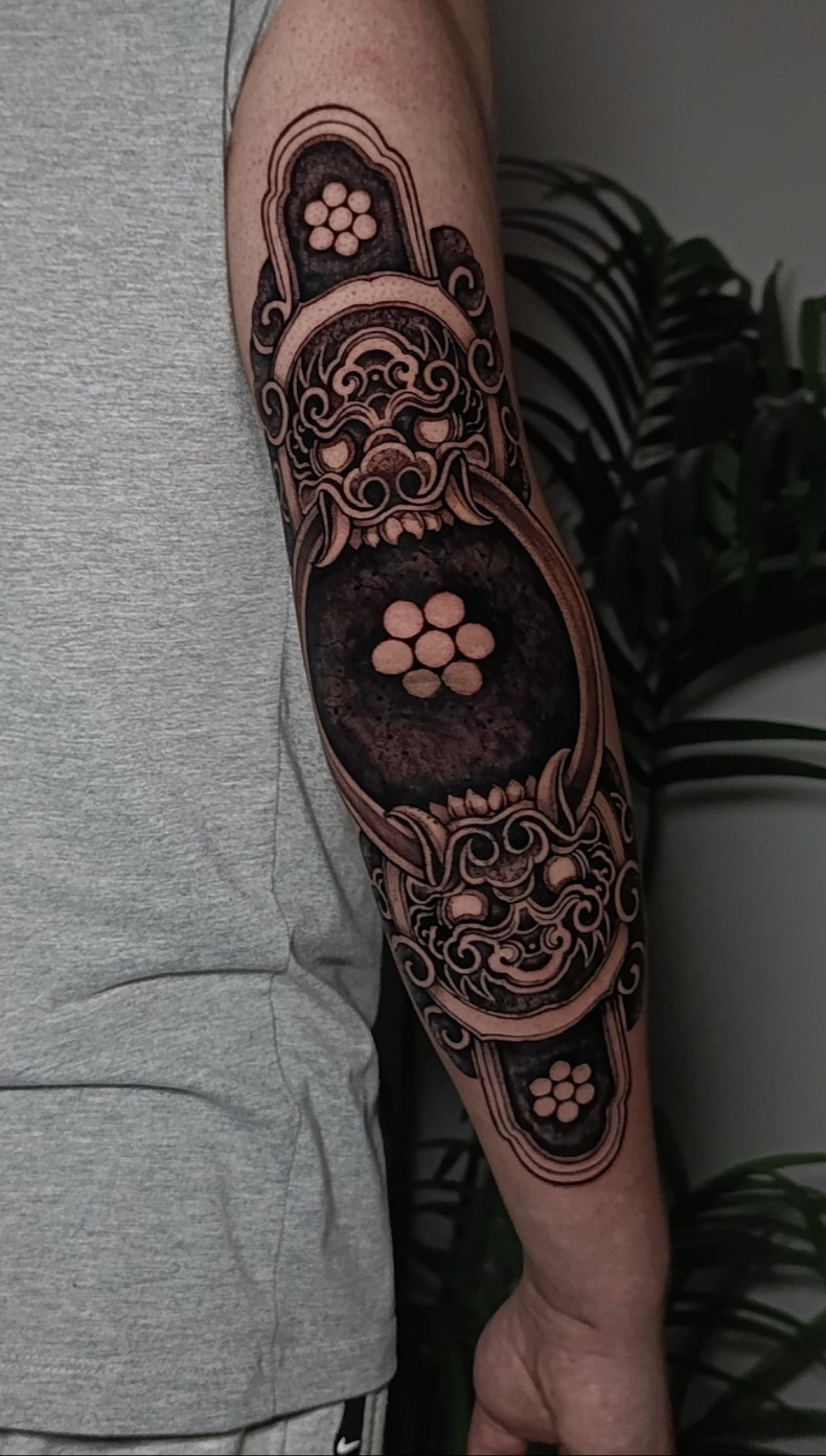 Для хлопців на передпліччі орнамент, фото - Тату салон Free Art Tattoo