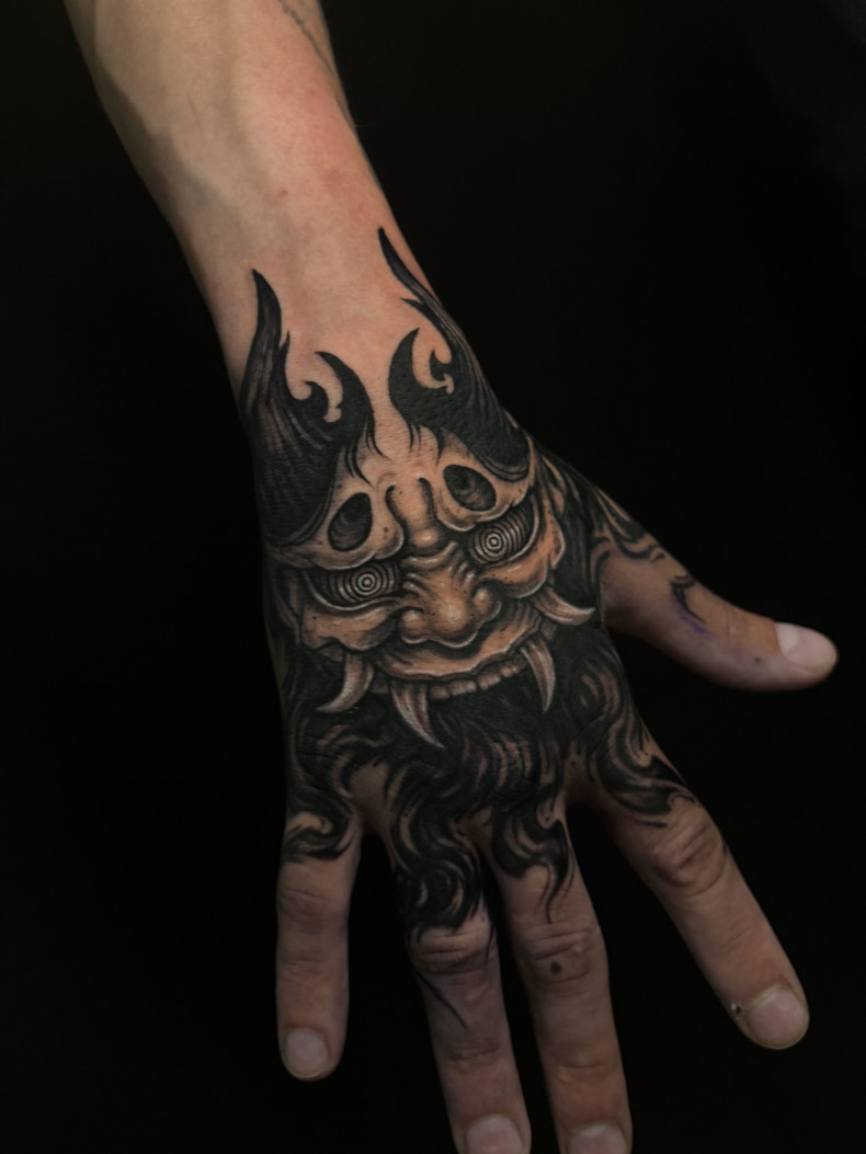 Для хлопців чорно-білі монстр, фото - Тату салон Free Art Tattoo