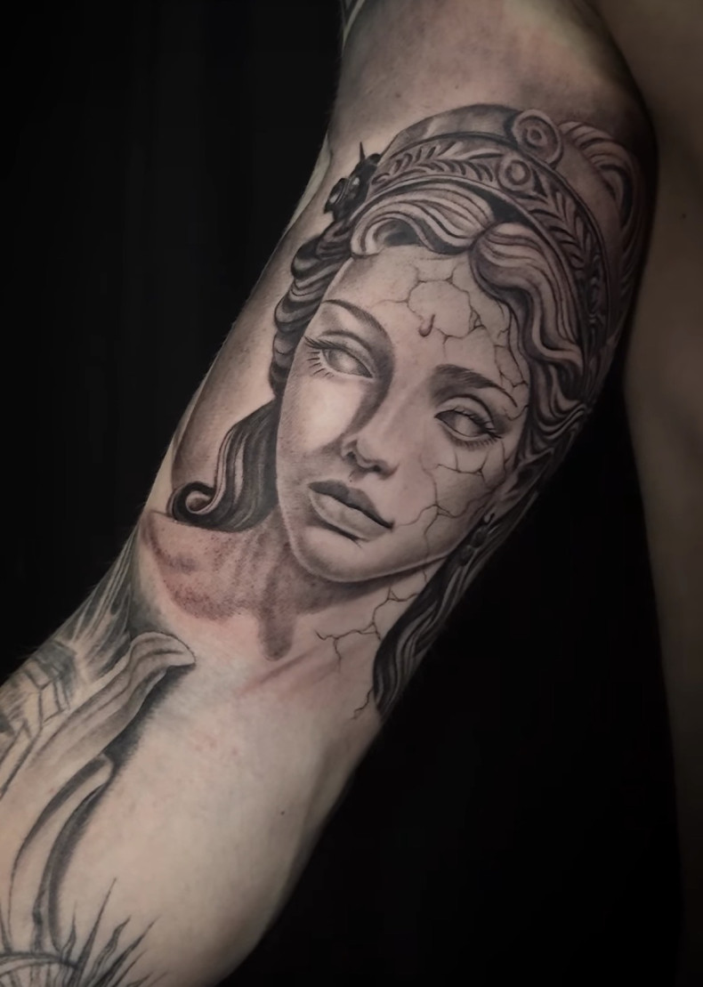 Для хлопців на руці плечі, фото - Тату салон Free Art Tattoo