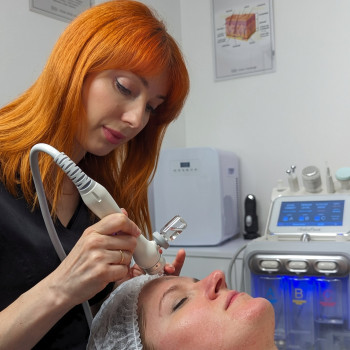 Киснева (OXY) терапія в кабінеті косметолога у Львові.