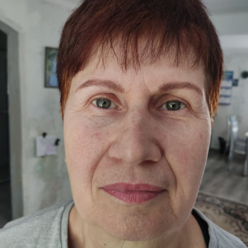 Це моя мама і мій піддослідний "кролик". Робила брови і губи.