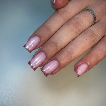 Рожевий камуфляж із блискучим рожевим френчем на довгий квадрат