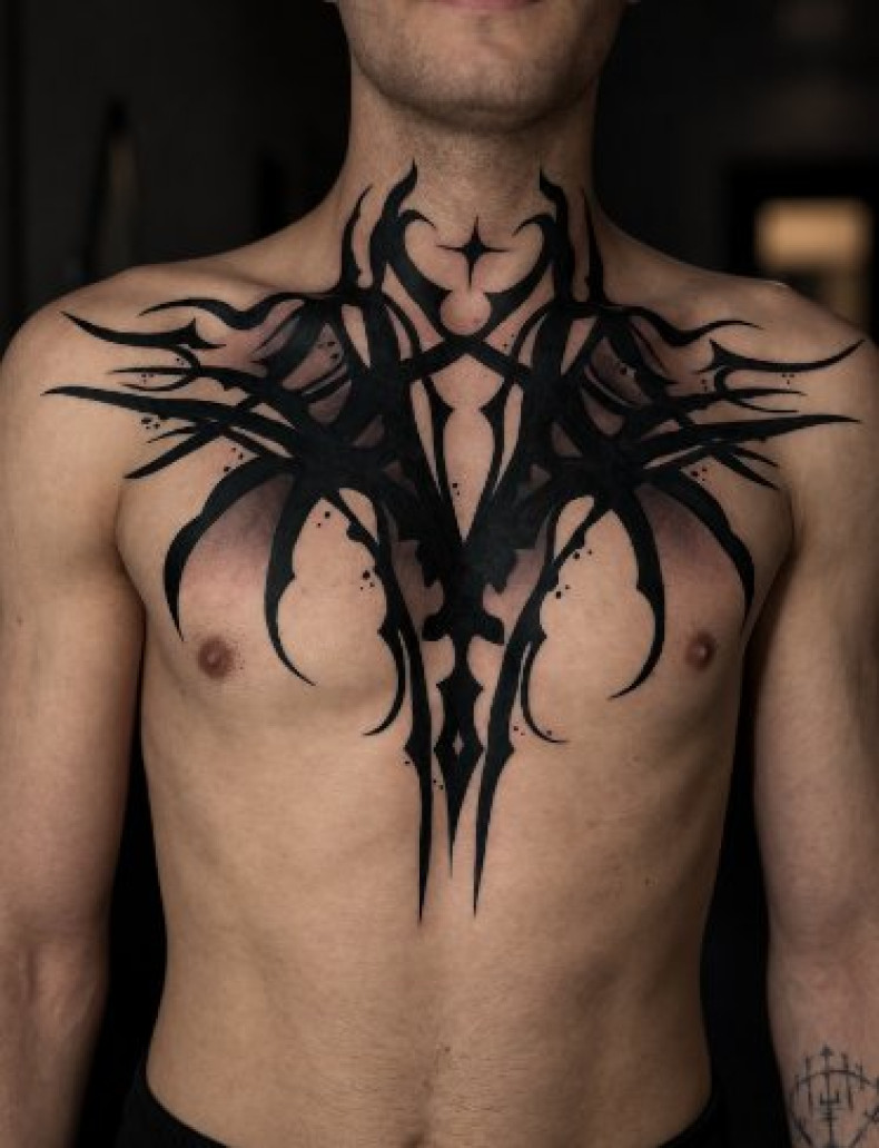 Мужские на шее груди, фото - Тату салон Man’es Club Tattoo
