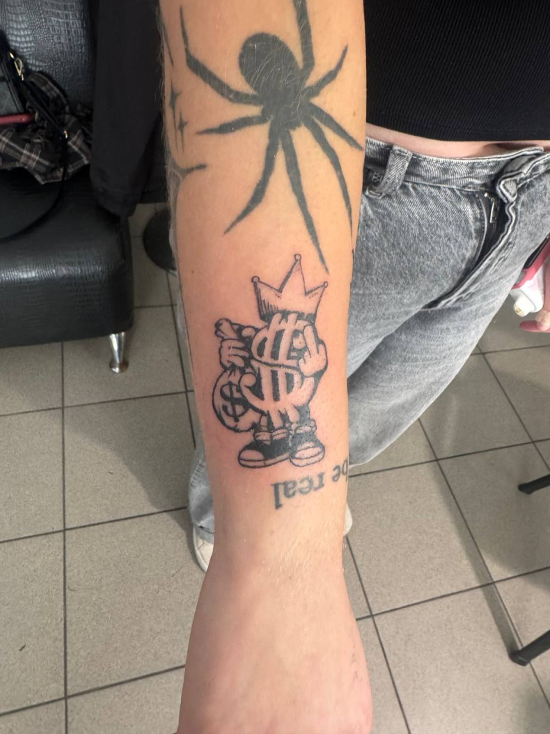 Для дівчат на передпліччі чорно-білі, фото - Тату майстер Дмитро Tattooin