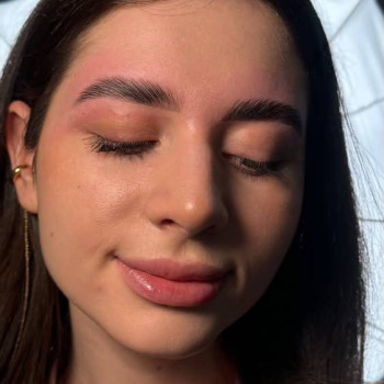 Корекція та фарбування брів