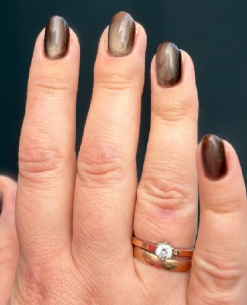 Маникюр кошачий глаз коричневый темный, фото - Салон красоты SM Beauty