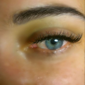 Коррекция + окрашивание бровей
                    Салон краси Бюро Красивых Услуг Миколаїв