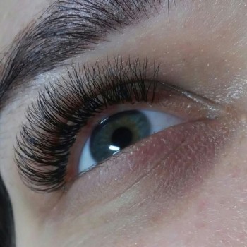 Коррекция + окрашивание бровей
                    Салон краси Бюро Красивых Услуг Миколаїв