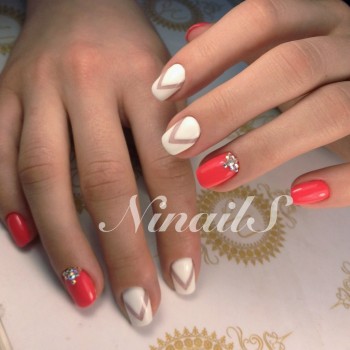 Наращивание ногтей: выкладной френч
                    Нігтьова студія CONFITURE Миколаїв