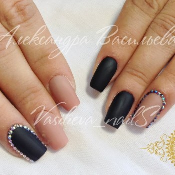 Наращивание ногтей + однотонное покрытие
                    Нігтьова студія CONFITURE Миколаїв