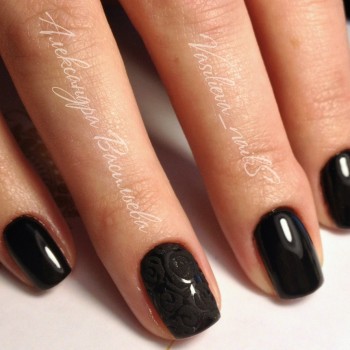 Наращивание ногтей + однотонное покрытие
                    Нігтьова студія CONFITURE Миколаїв