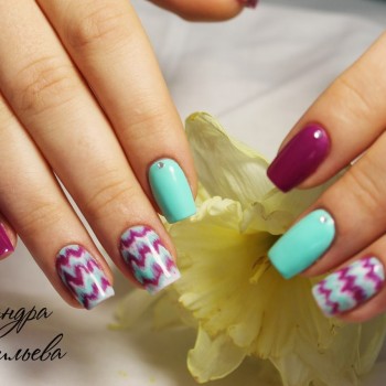 Дизайн ногтей: Градиент
                    Ногтевая студия CONFITURE Николаев