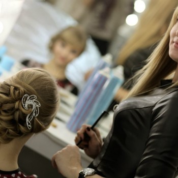 Свадебные прически
                    Бровіст Ксения Миколаїв