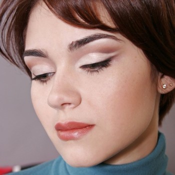 Поресничное наращивание
                    Визажист Валентина Шевченко Николаев