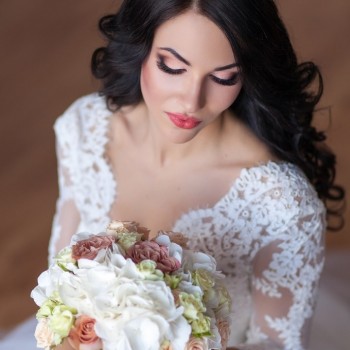 Свадебный макияж
                    Визажист Ирина Николаев