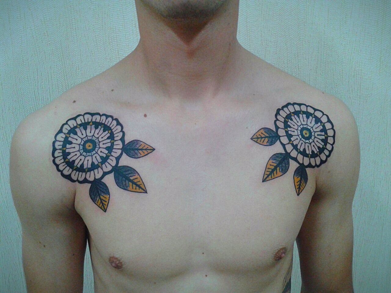 Для хлопців кольорові на грудях, фото - Тату майстер Рустам Чикс