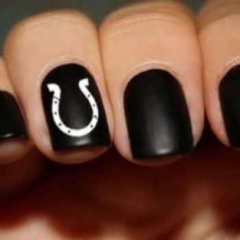 Покрытие обычным лаком
                    Нігтьова студія CeNDi Львов