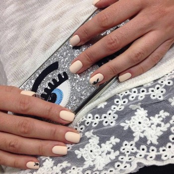 Бразильский маникюр
                    Салон красоты De Lis Киев