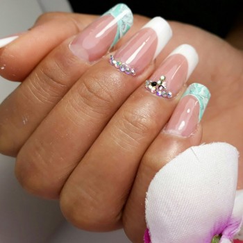 Наращивание ногтей гелем
                     Студия-салон красоты Алены Баланюк Херсон