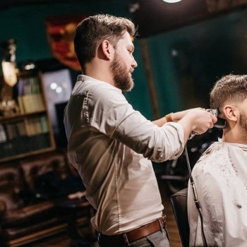 Мужская стрижка + борода
                    Барбершоп Frisor Херсон