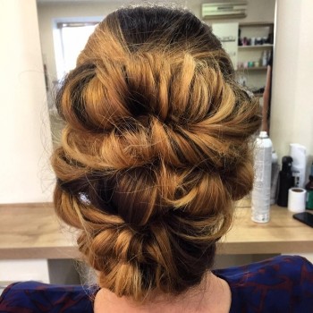 Окрашивание омбре, сомбре, шатуш
                    Салон красоты Mira Киев