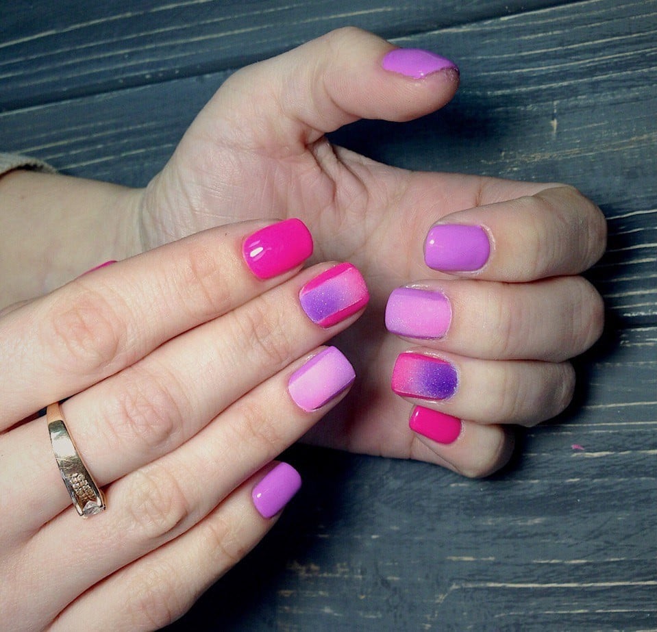 Розовый маникюр на квадратные ногти фиолетовый, фото - Ногтевая студия Nail Mania