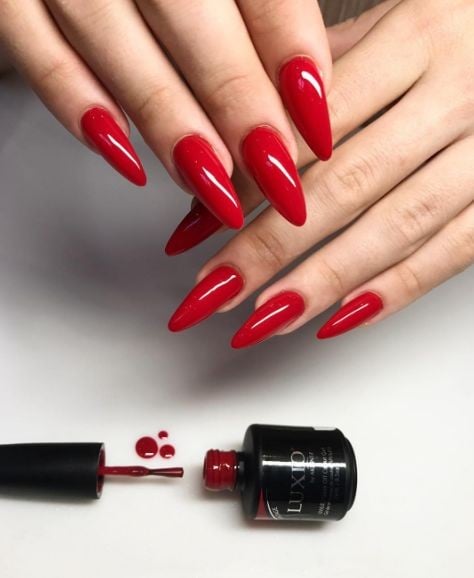 Червоний манікюр яскравий на довгі нігті, фото -  Nail Bar