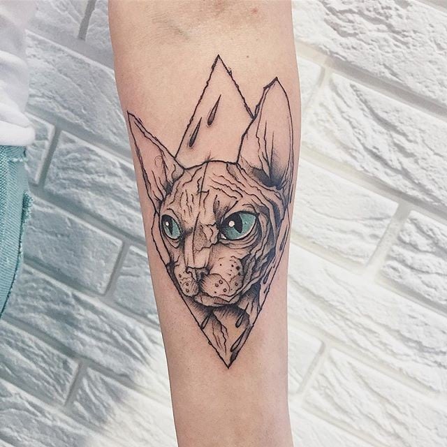 Женские на предплечье цветные, фото -  Lynx