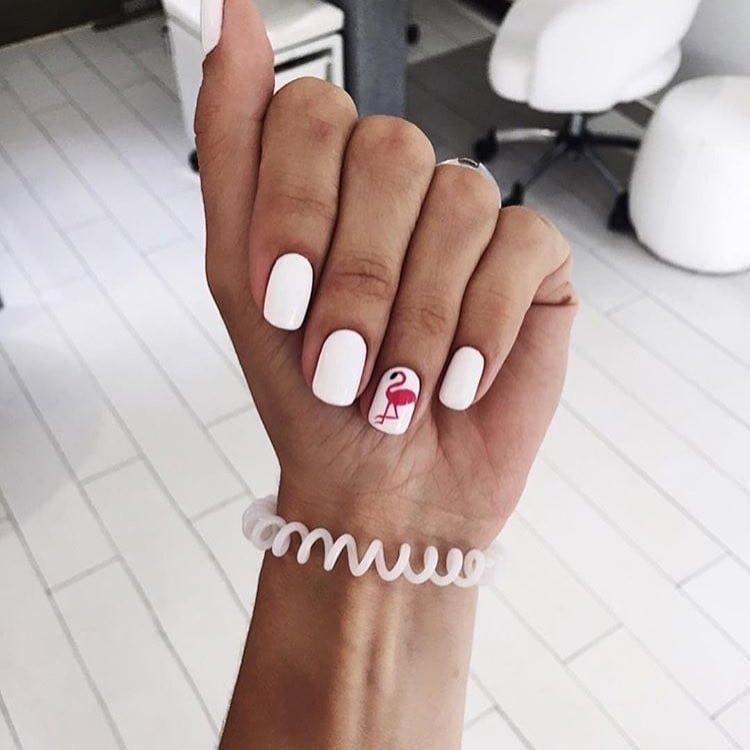 Белый маникюр на короткие ногти лето, фото -  MarAmax Institute Kerastase
