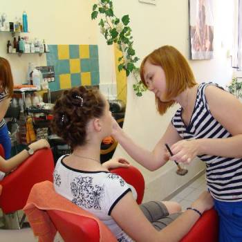 укладка волос, профессиональный макияж