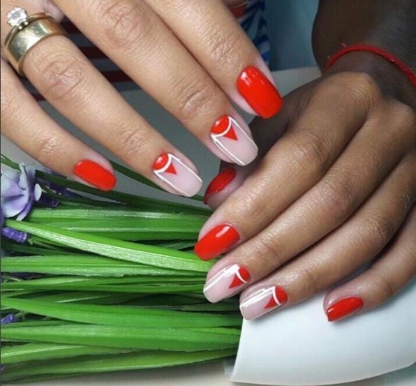 Красный маникюр на короткие ногти с рисунком, фото - Студия красоты Selfie Beauty Bar