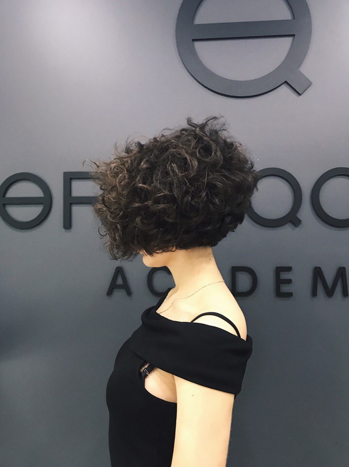 Женская стрижка на короткие волосы кудрявые, фото - Курсы и обучение ERTEQOOB
