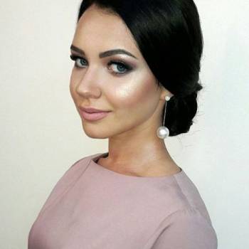 жіноча зачіска, професійний макіяж