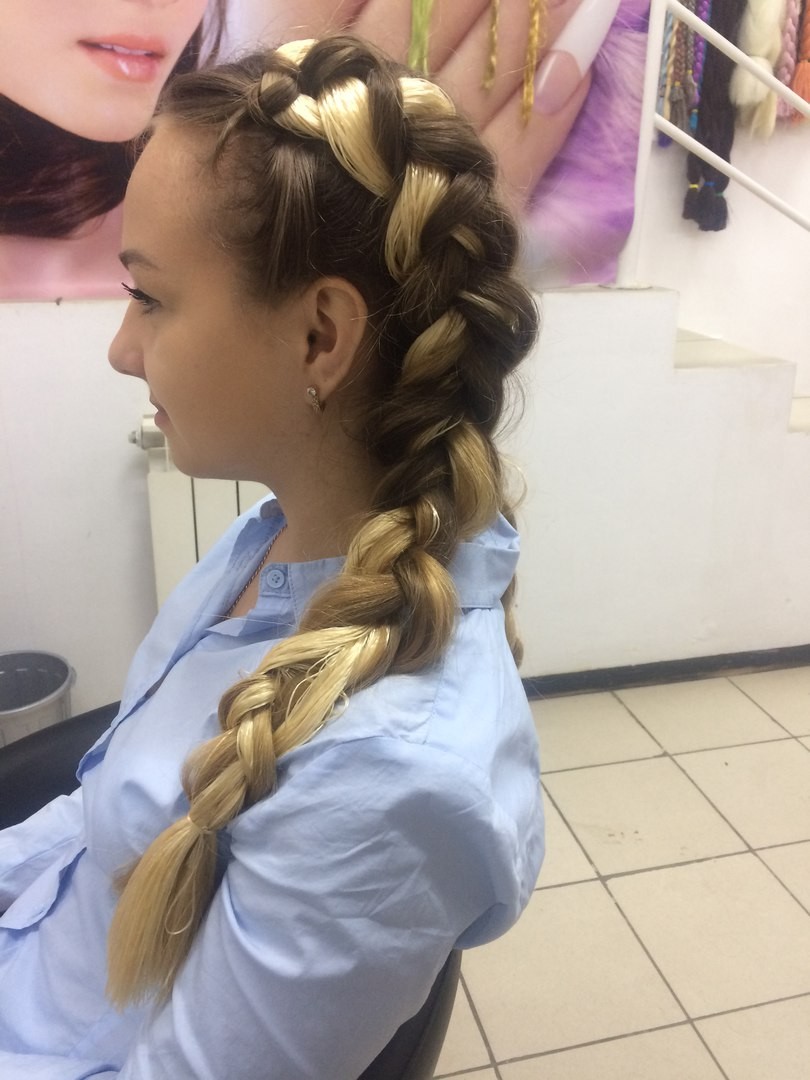 Плетение волос светлые волосы косички, фото -  Лора