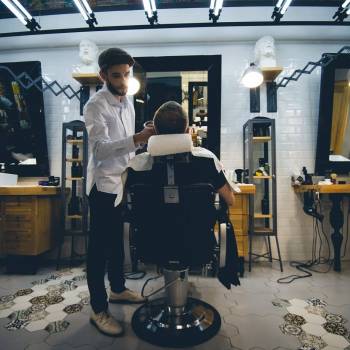 Чоловіча стрижка барбершоп оформлення брів, фото -  Groom