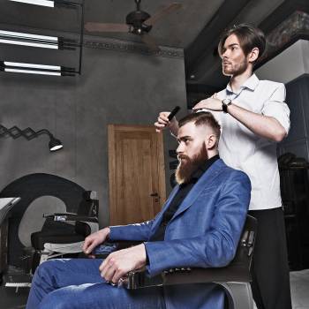 Чоловіча стрижка барбершоп оформлення брів, фото -  Groom