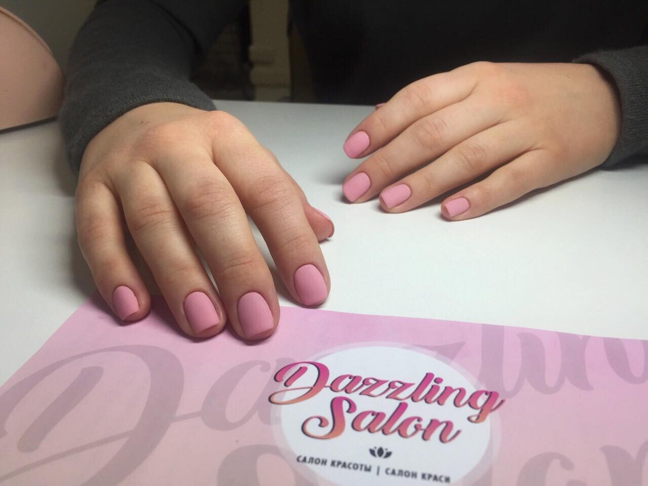 Манікюр на короткі нігті ніжний матовий, фото -  Dazzling Salon