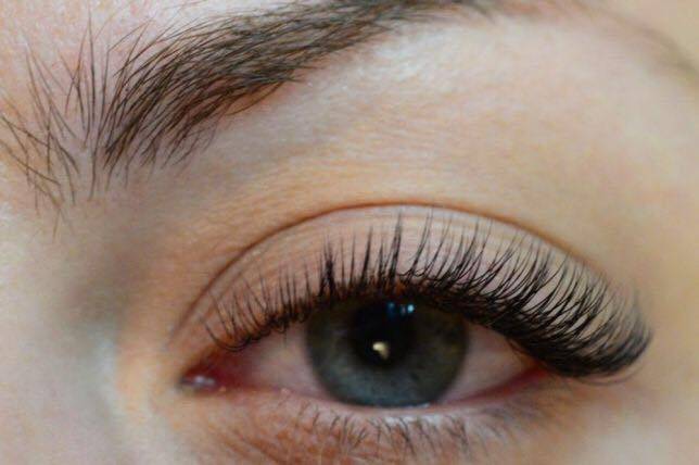 Наращивание ресниц, фото -  Dazzling Salon
