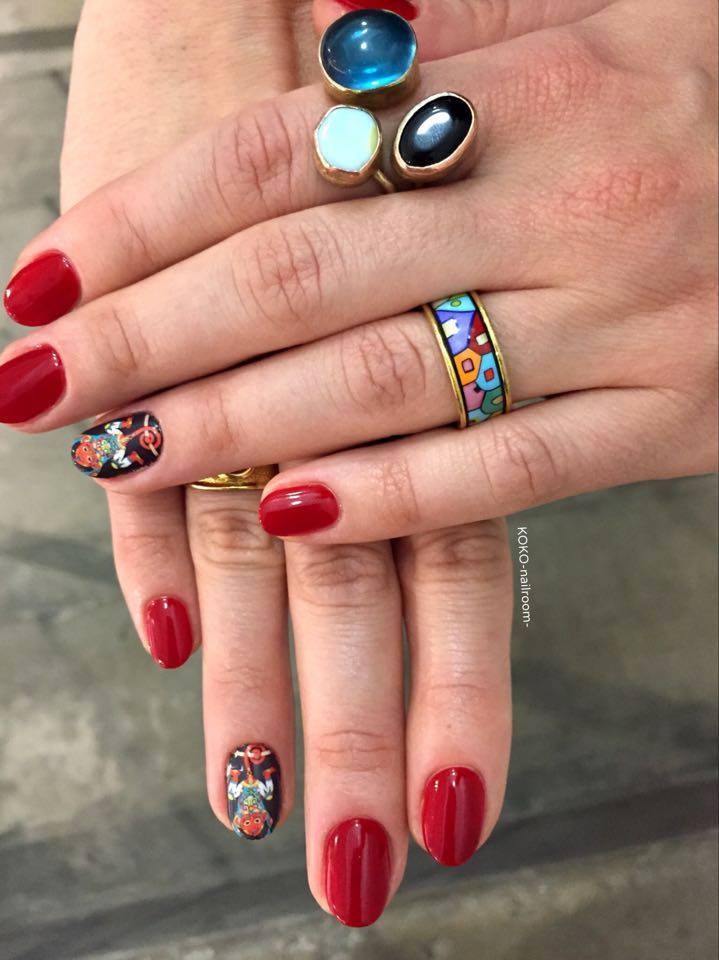Красный маникюр с рисунком яркий, фото -  KOKO nailroom