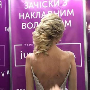 укладка волос, плетение волос, оформление бровей, женская прическа, наращивание ресниц
