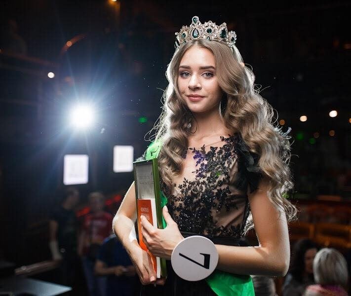 Стильна фотосесія портретна у сукні, фото - Візажист Юлия Ксенита
